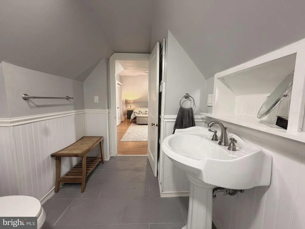 Photo of 6011 EASTERN PARKWAY