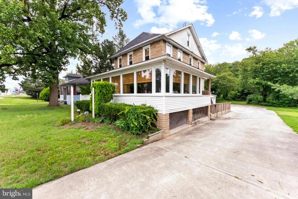 Photo of 1124 MANTUA PIKE