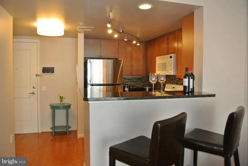 Photo of Unit 611 at 930 WAYNE AVENUE
