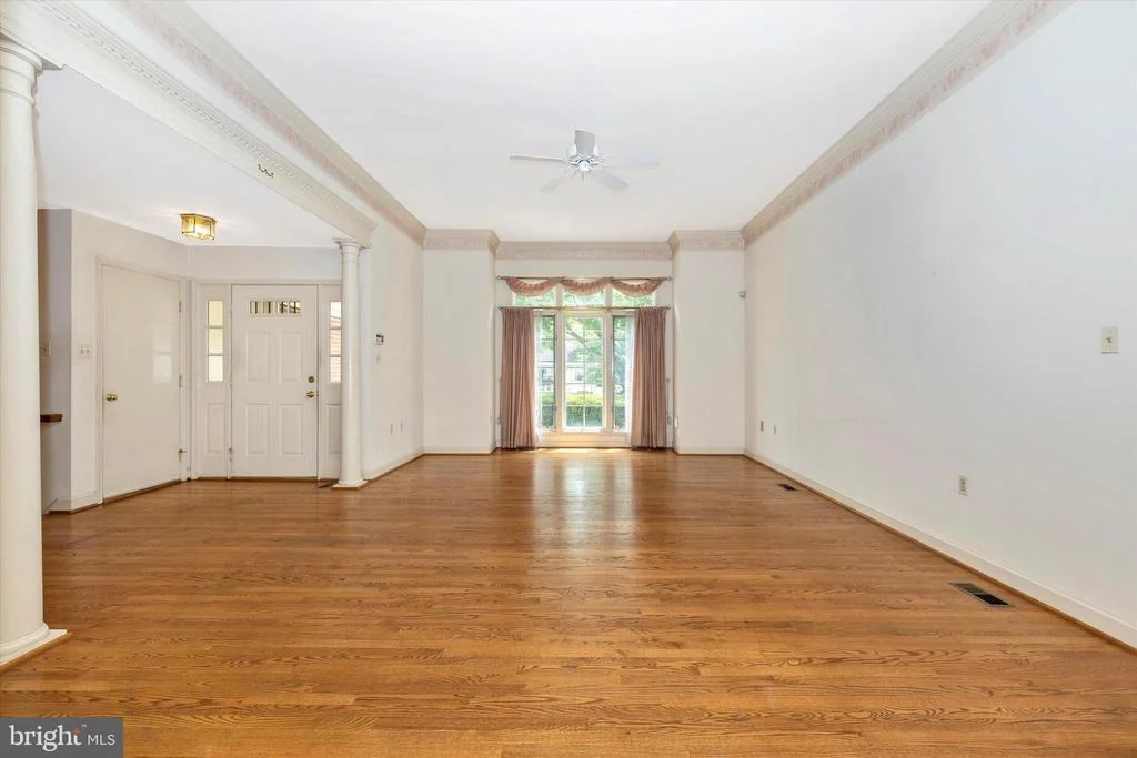 Photo of 827 DUNBROOKE COURT