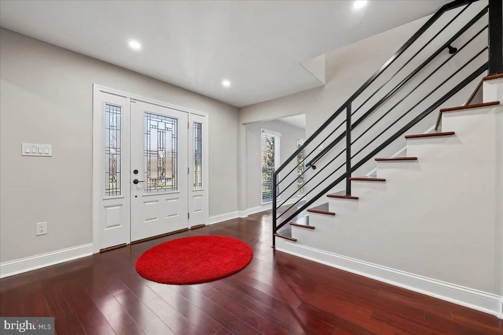 Photo of 6 CRESTVIEW COURT