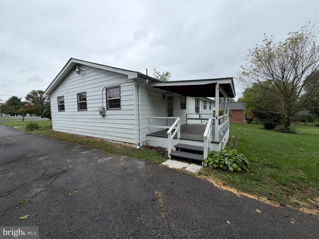 Photo of 3 SPRINGVIEW BOULEVARD