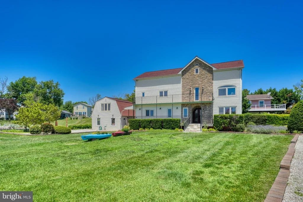 Photo of 2292 LAKE DRIVE