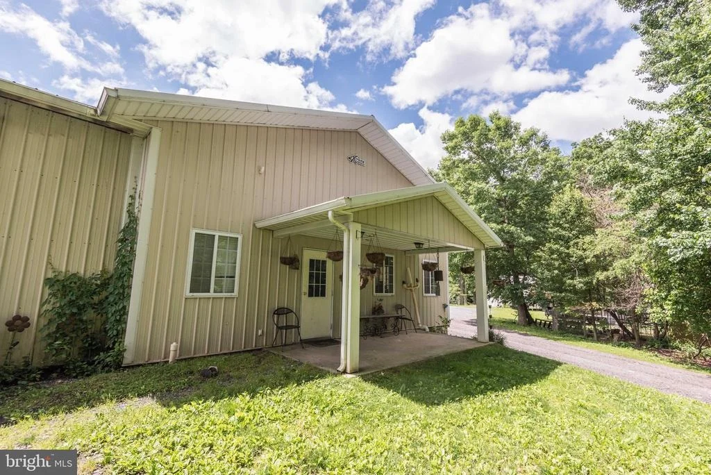 Photo of 16120 BARNESVILLE ROAD