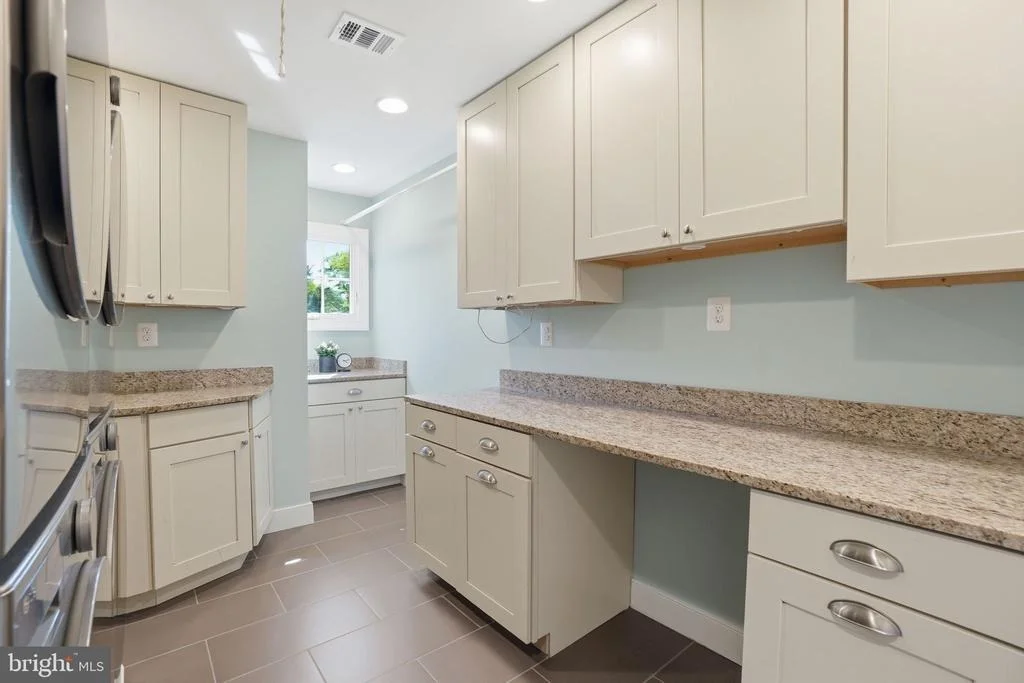 Photo of 2808 JOHN MARSHALL DRIVE