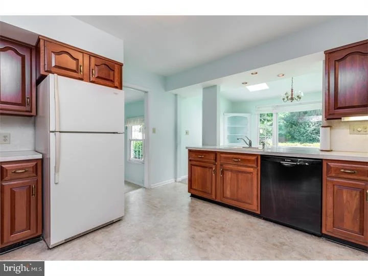 Photo of 321 N STANWICK ROAD