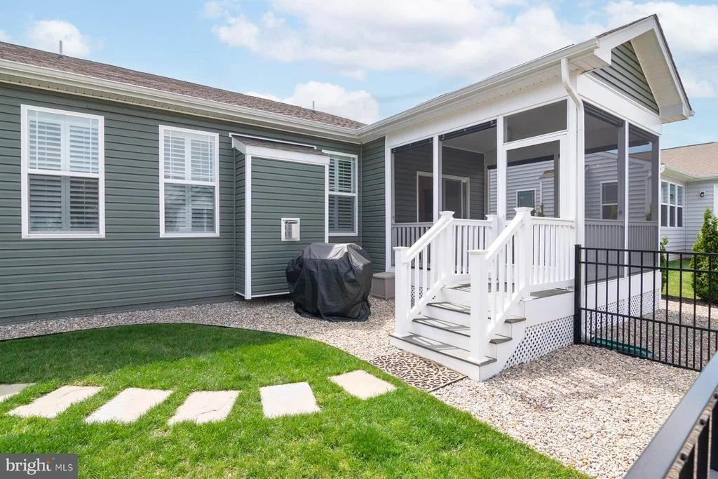 Photo of 25087 TREEVIEW LANE