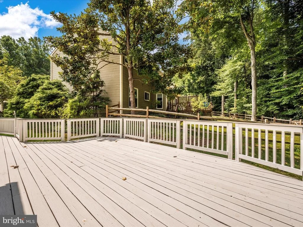 Photo of 2301 FORT WILLIAM DRIVE