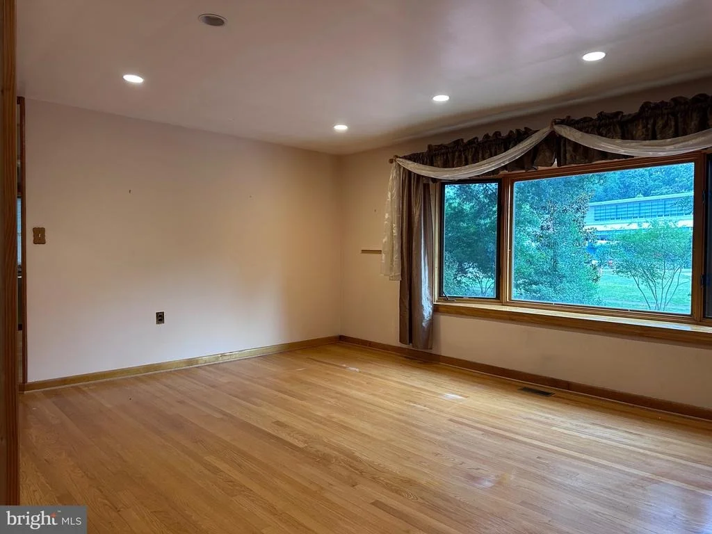 Photo of 5919 5TH ROAD N