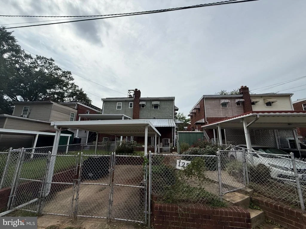 Photo of 125 48TH PLACE NE