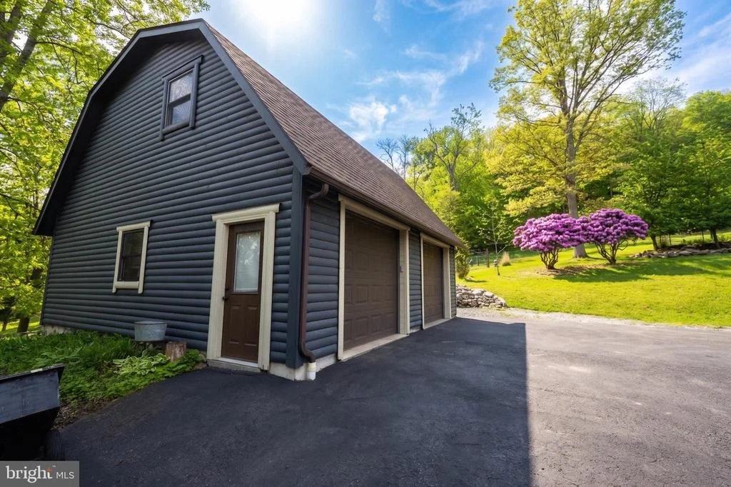 Photo of 253 GLEANINGS DRIVE