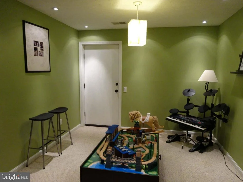 Photo of 1030 CHINABERRY DRIVE