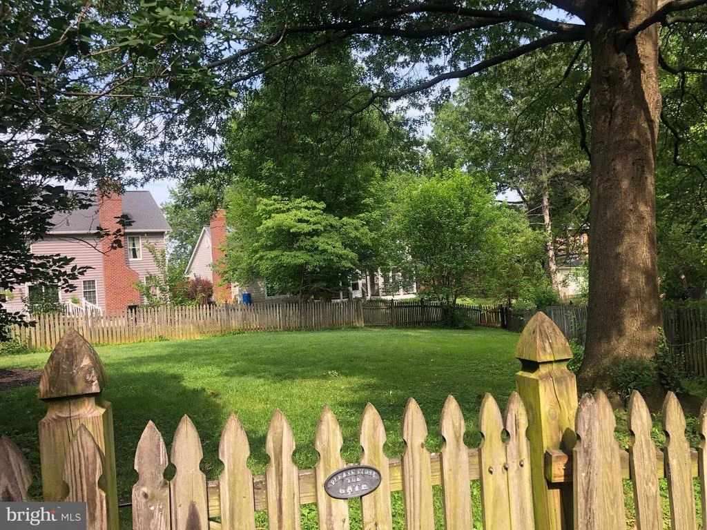 Photo of 2212 BANNER HILL ROAD