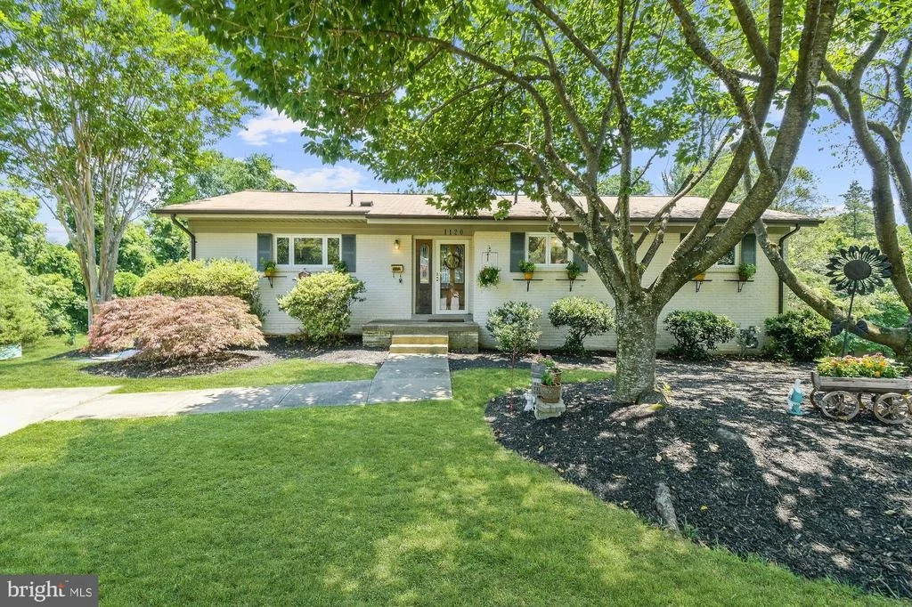 Photo of 1120 DEVERE DRIVE