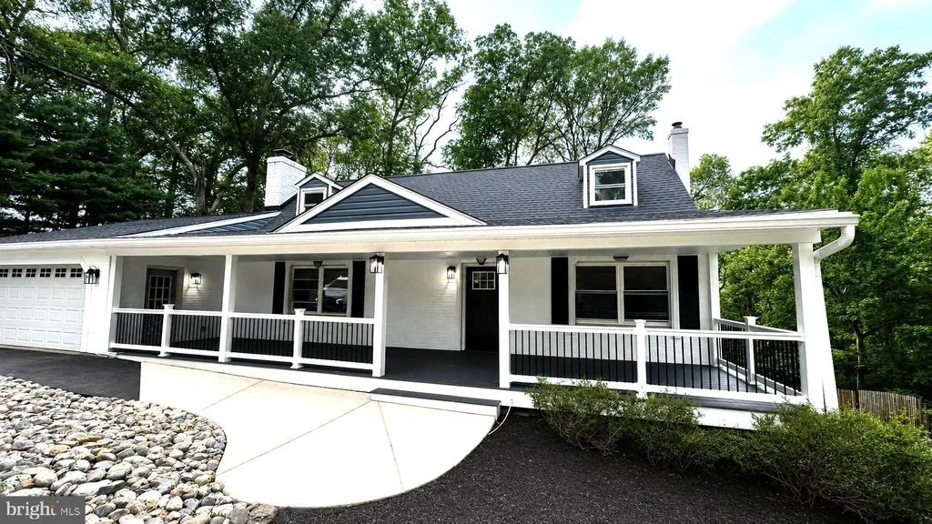 Photo of 201 SINGLETREE COURT