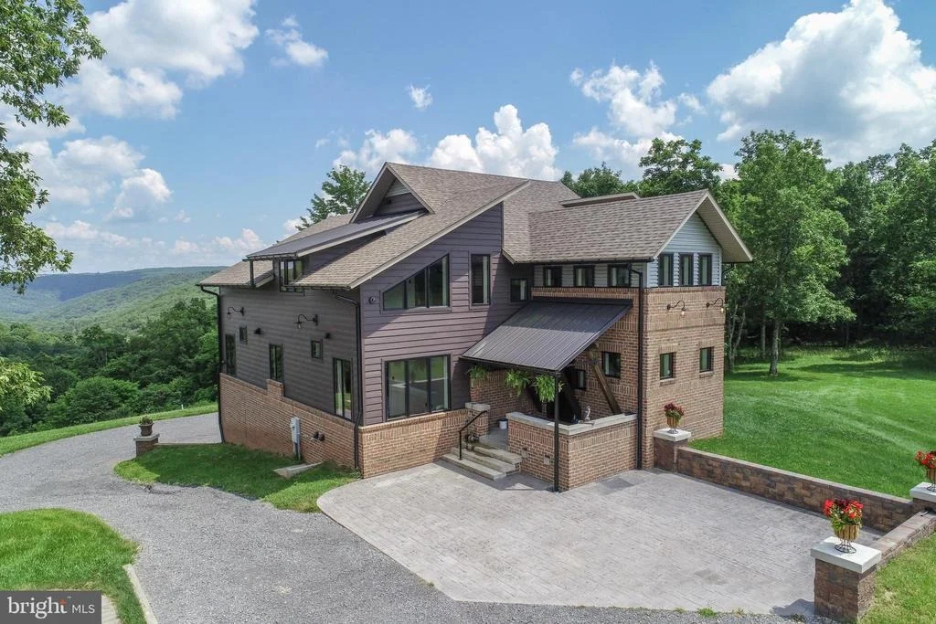 Photo of 415 NAZELROD ROAD