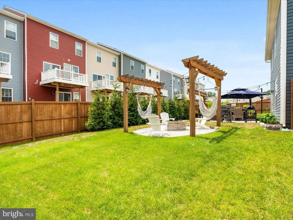 Photo of 2051 POMONA WAY