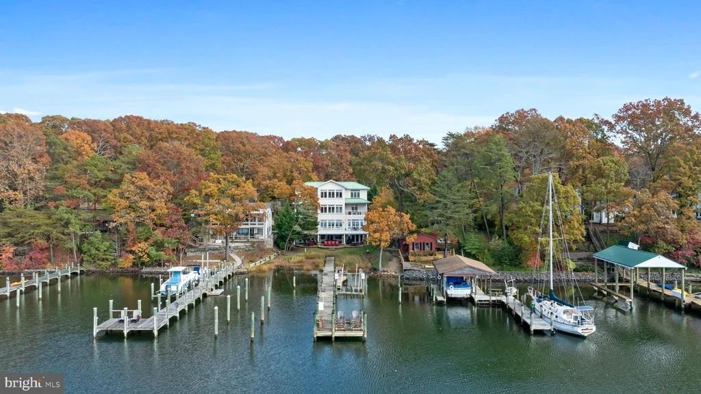 Photo of 206 HARBOR DRIVE