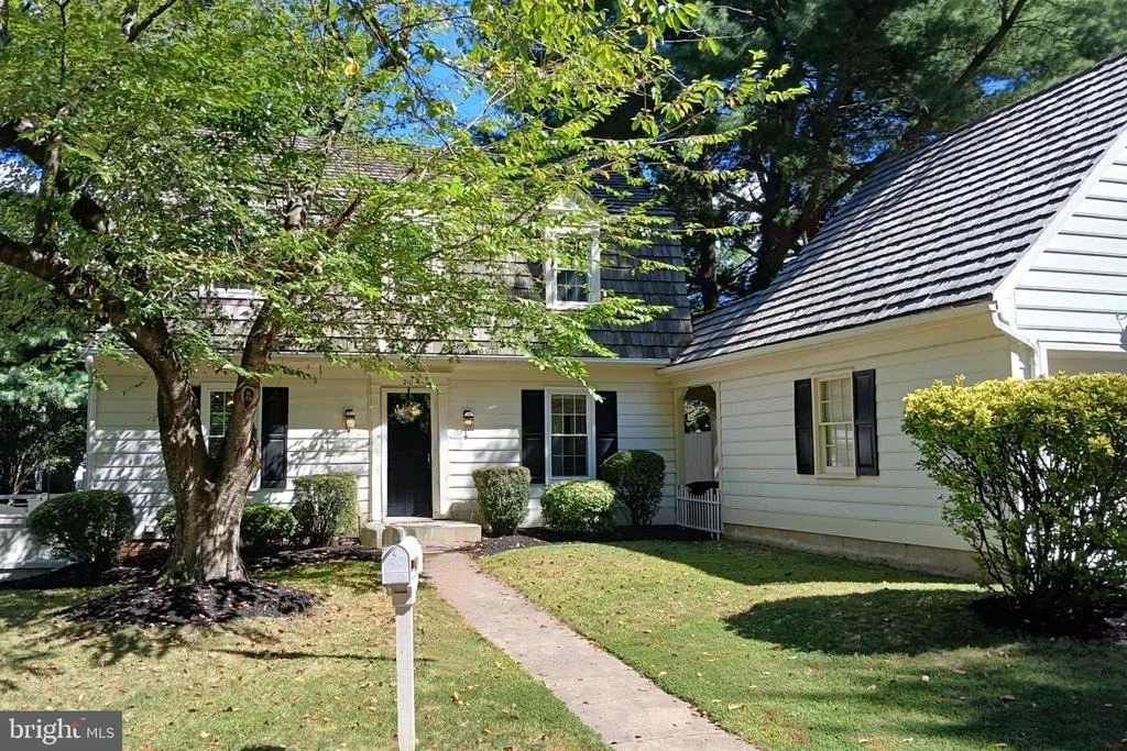 Photo of 210 FAIRGROVE CIRCLE