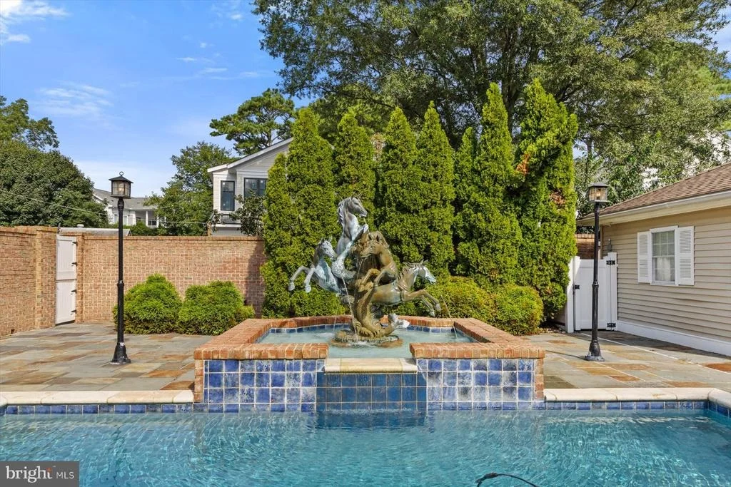 Photo of 20340 SILVER LAKE DRIVE