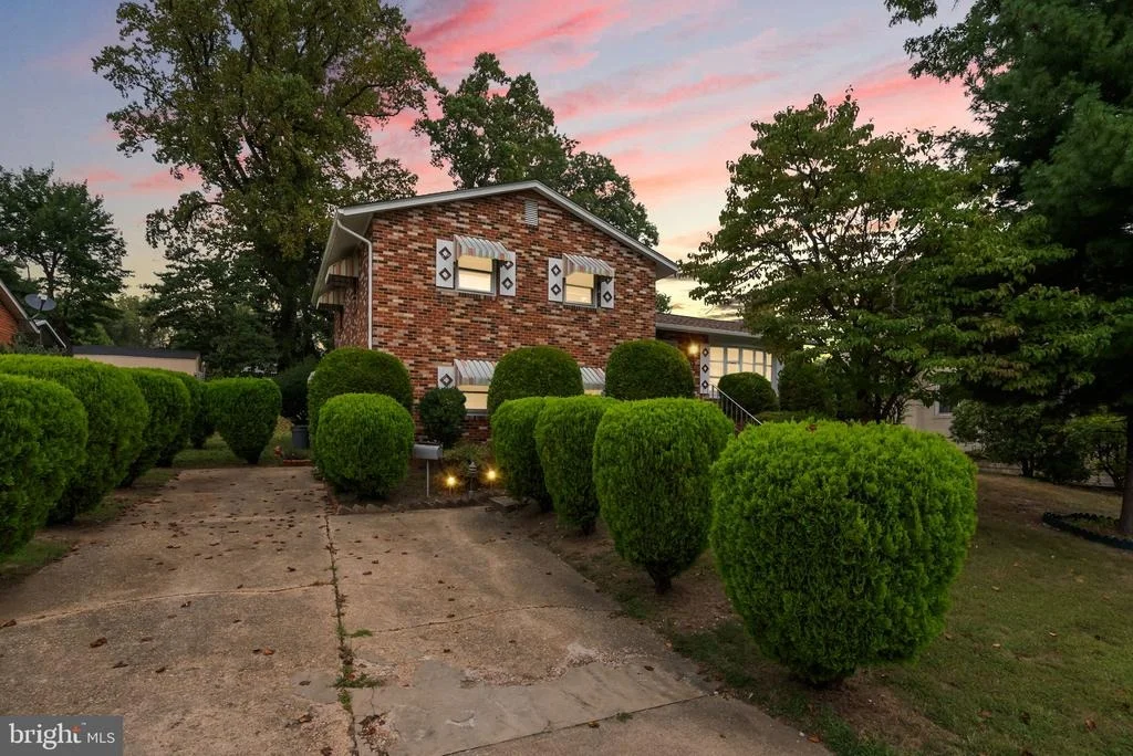Photo of 420 BURNT MILLS AVENUE