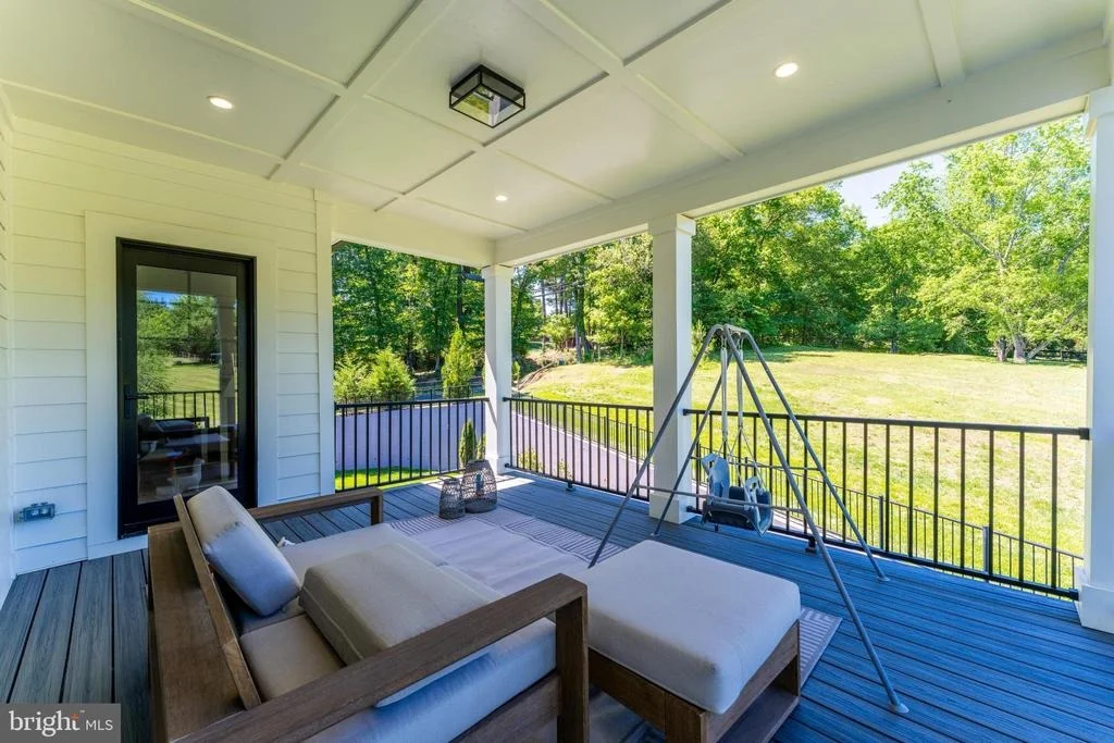 Photo of 952 WALKER ROAD