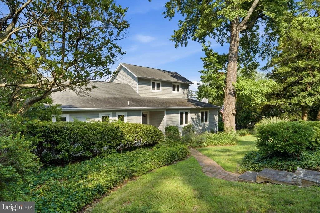 Photo of 5424 BEACH DRIVE