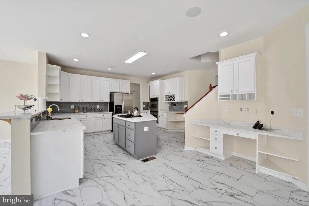 Photo of 16101 VENICE ROAD