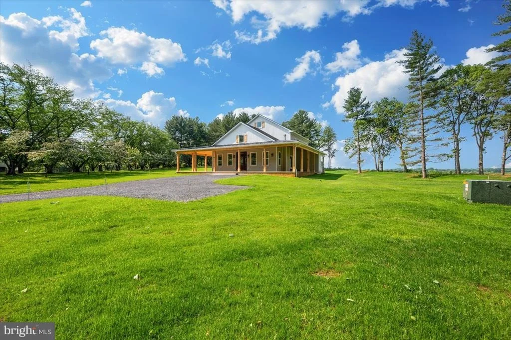 Photo of 460 SHADE TREE LANE