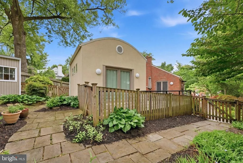 Photo of 9109 BRADFORD ROAD