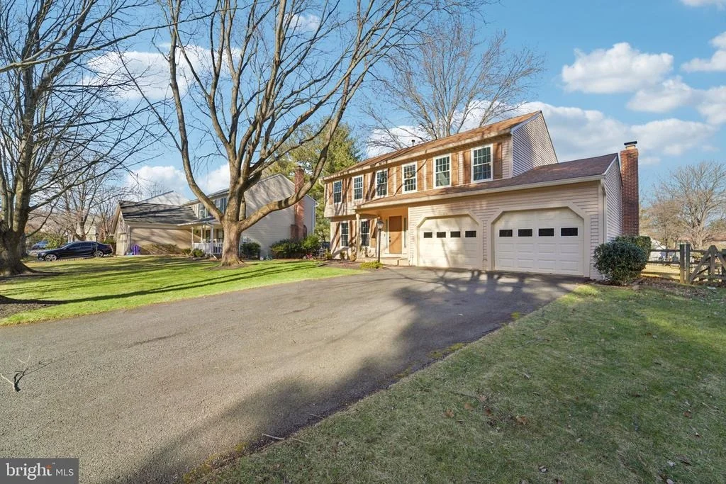 Photo of 216 BOOKHAM LANE