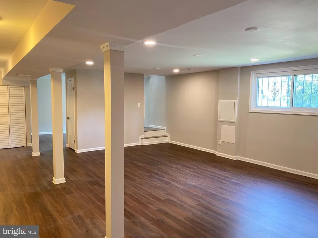 Photo of 6002 MIDDLETON LANE
