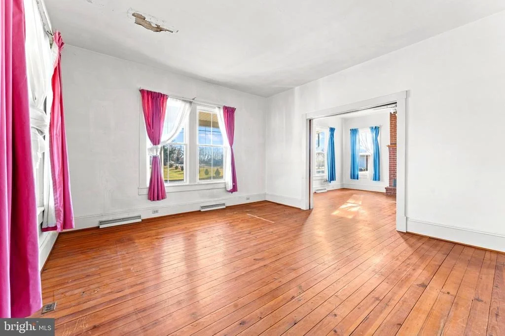 Photo of 323 MAIN
