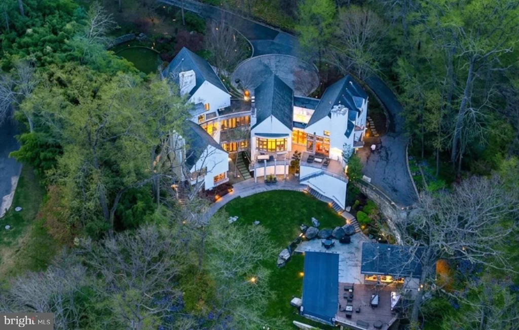 Photo of 1100 CREST LANE