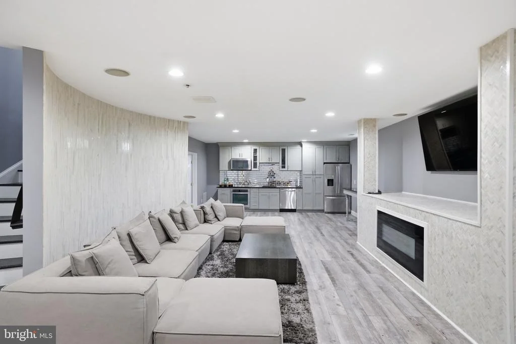 Photo of 20623 HOLYOKE DRIVE