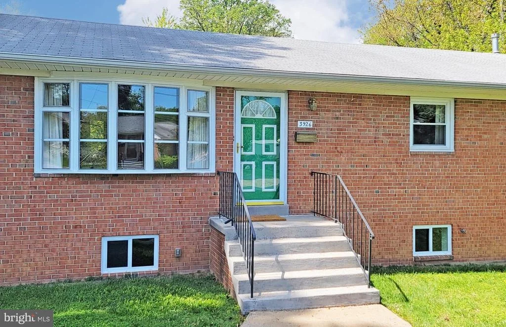 Photo of 3926 HOWARD STREET