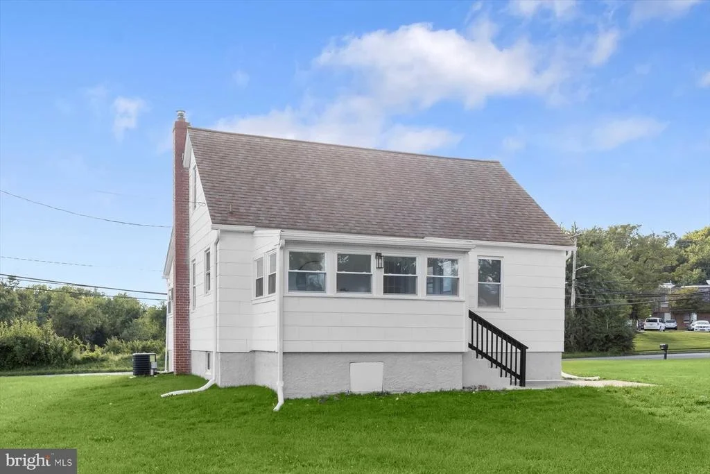 Photo of 6521 RIDGE ROAD