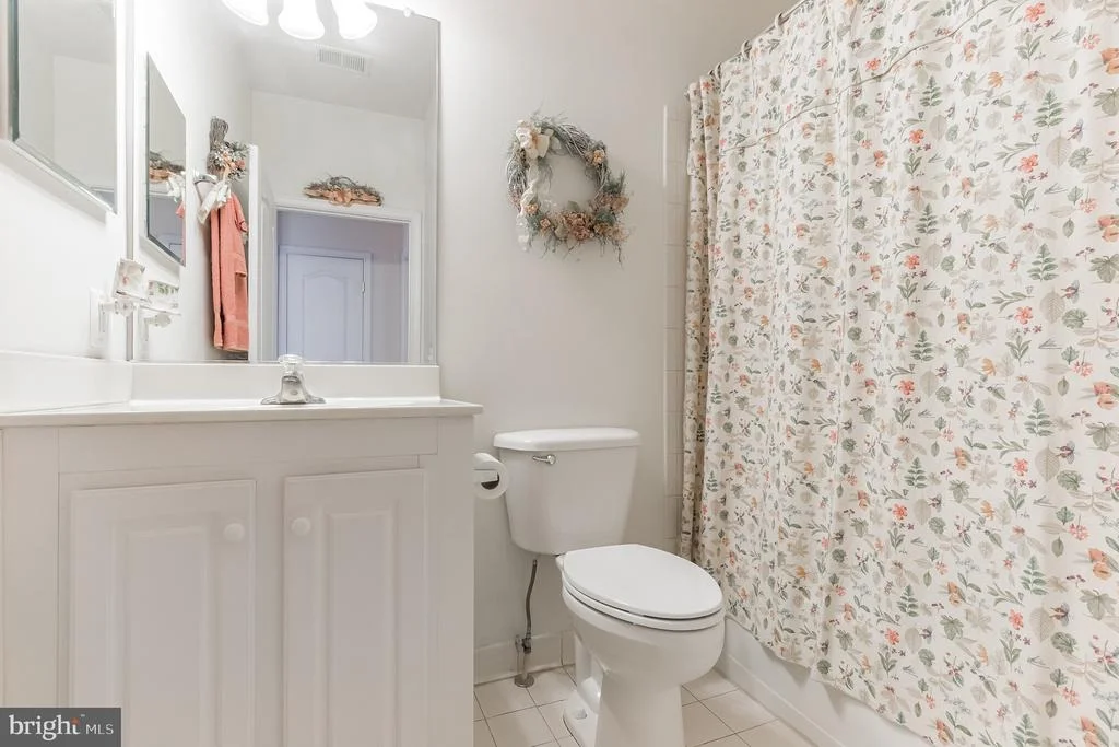 Photo of Unit 4 at 702 EMERALD WAY