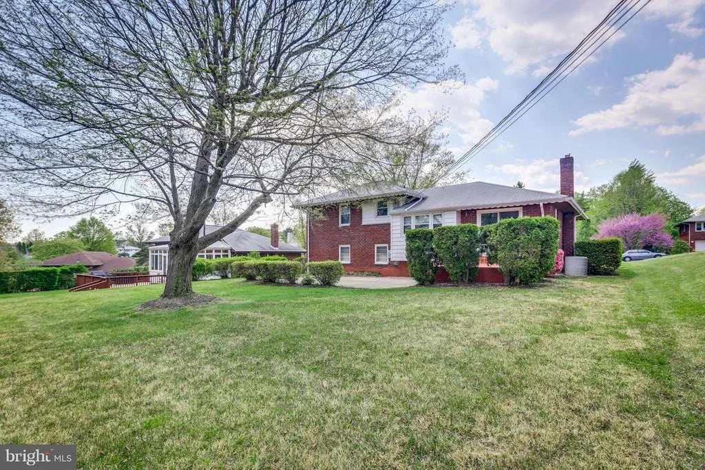 Photo of 6605 DEANCROFT ROAD