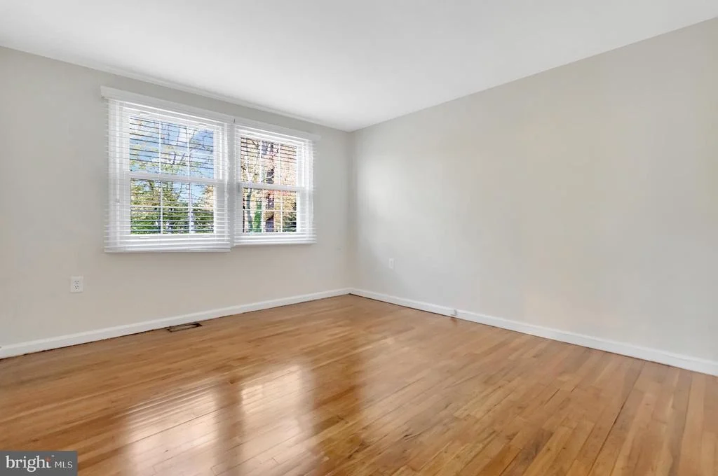 Photo of 13832 BEACON HOLLOW