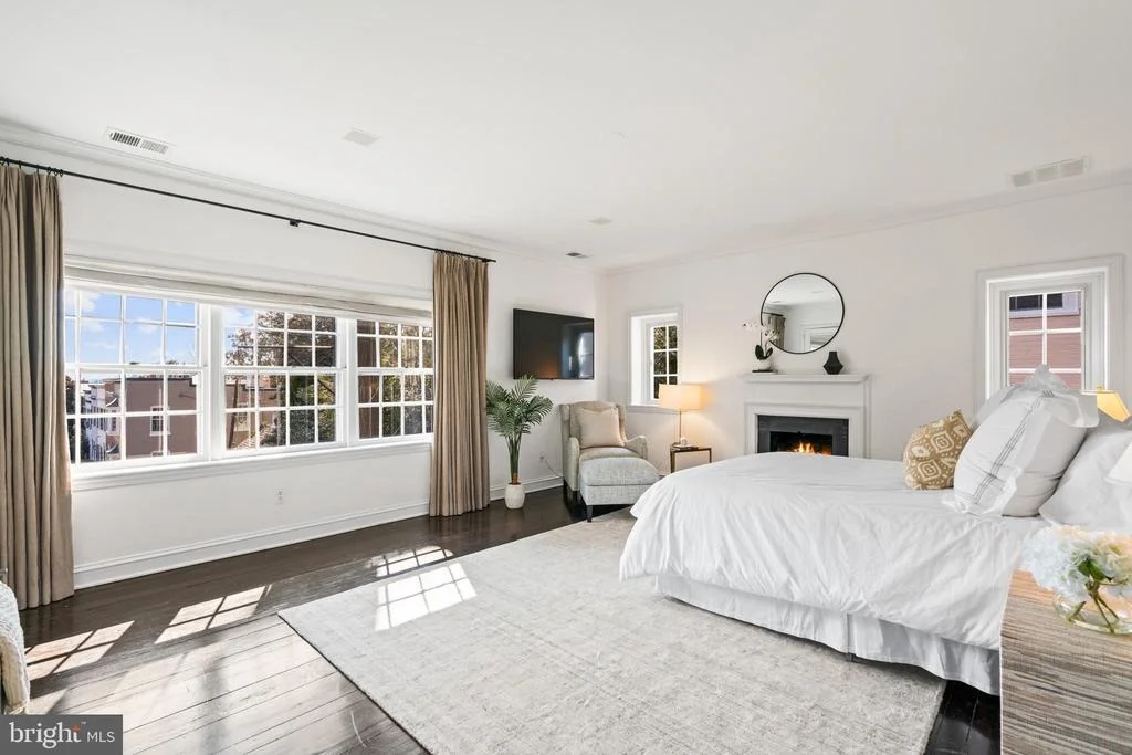 Photo of 1698 32ND STREET NW
