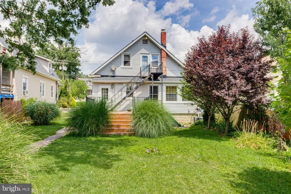 Photo of 1022 LEEDS AVENUE