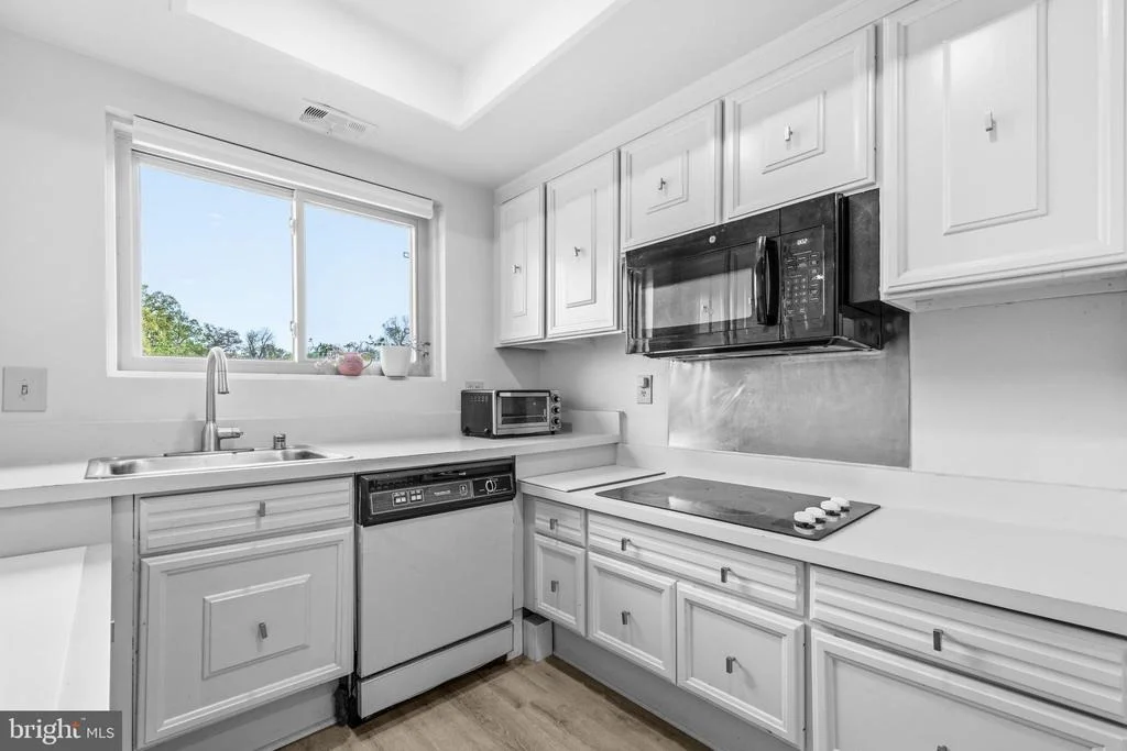 Photo of Unit 32F at 3590 GLENEAGLES DRIVE