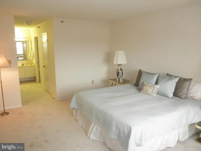 Photo of Unit 1914 at 15101 INTERLACHEN DRIVE