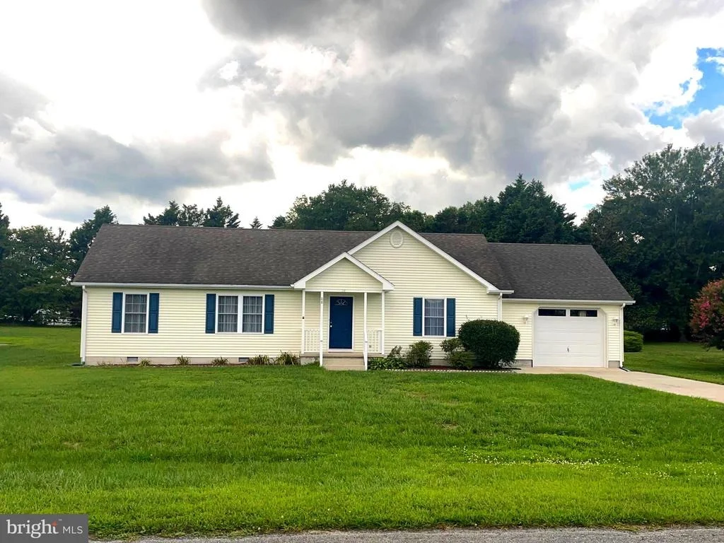 Photo of 28 CIRCLE DRIVE W