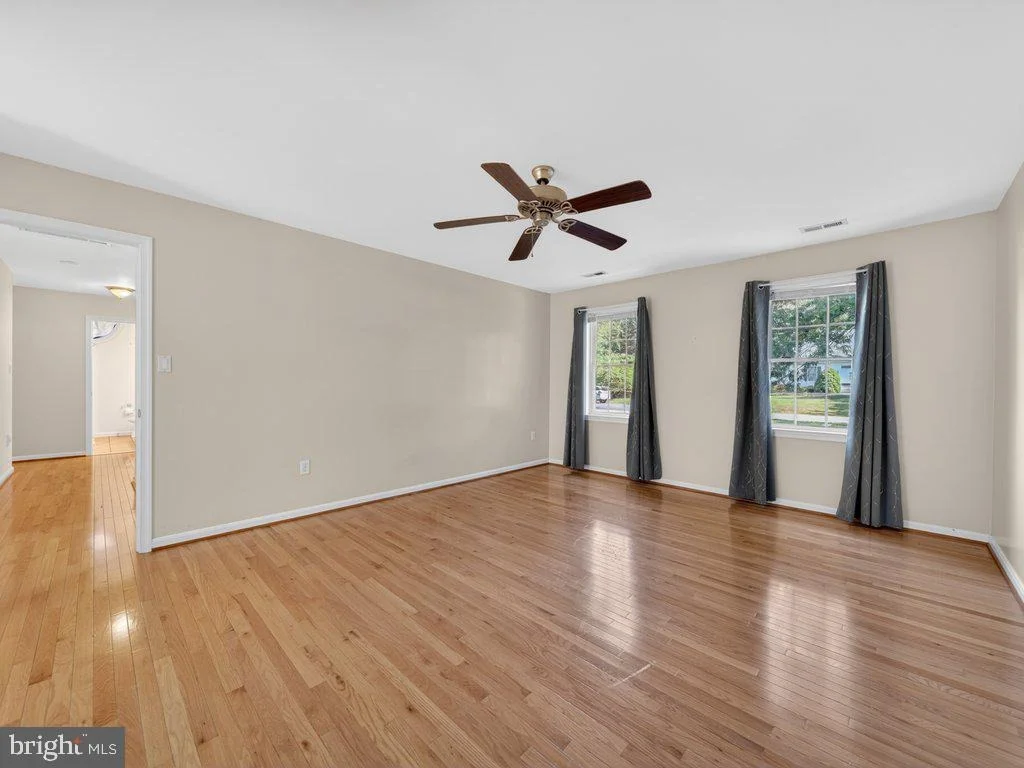 Photo of 9290 BAKER STREET