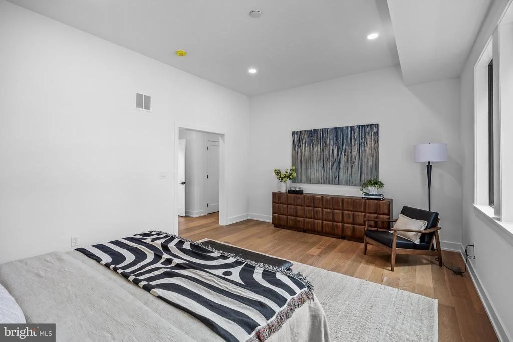 Photo of 8 CHAPEL AVE