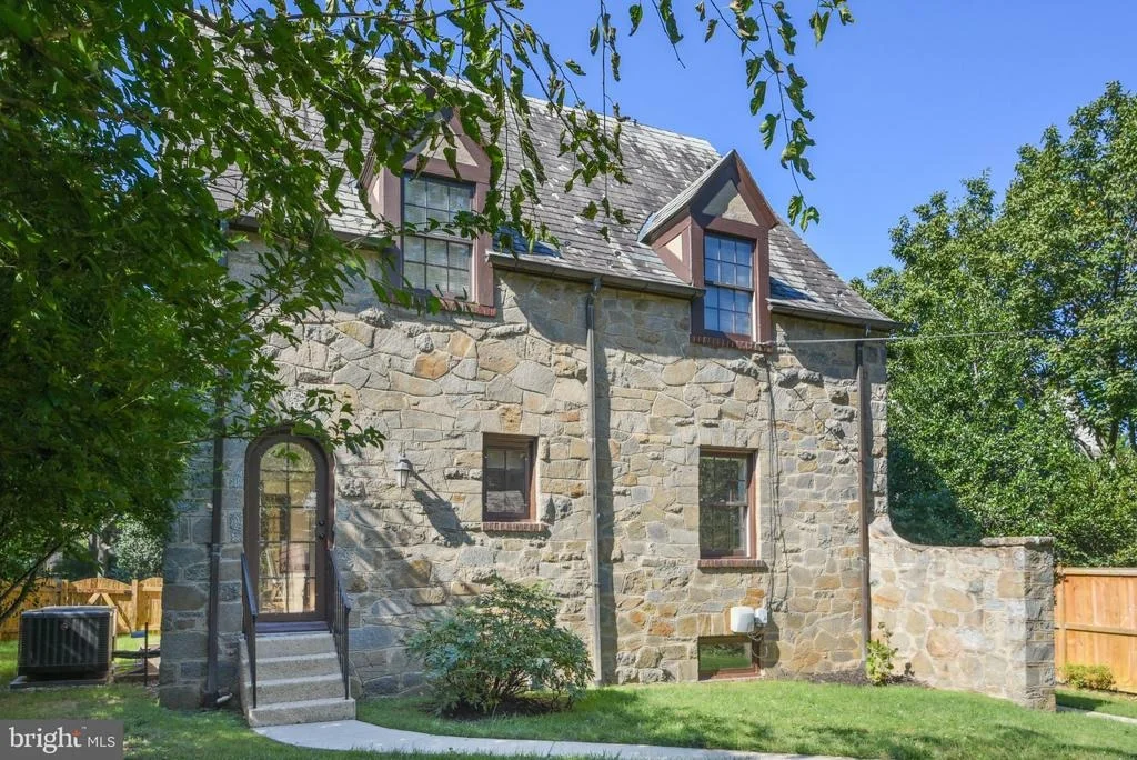 Photo of 105 SUMMERFIELD ROAD