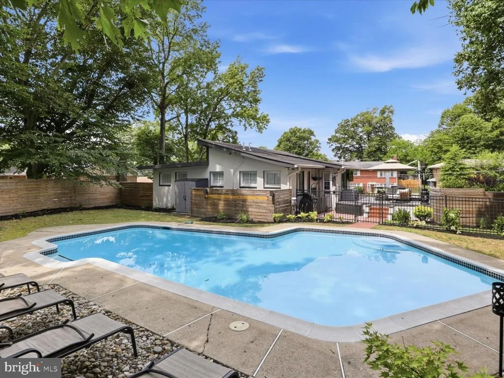 Photo of 6410 BUSHEY DRIVE