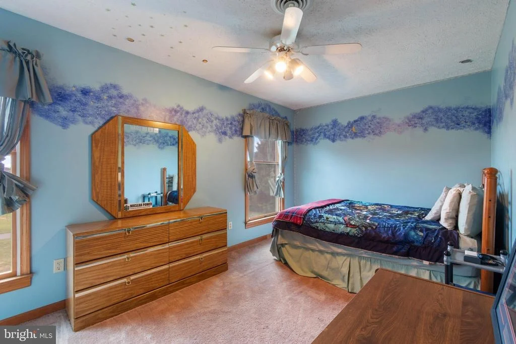 Photo of 2380 MOREAU DRIVE